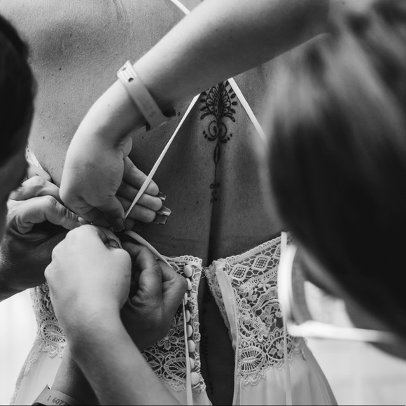 WEDDING DRESS - Picture 7 of 10